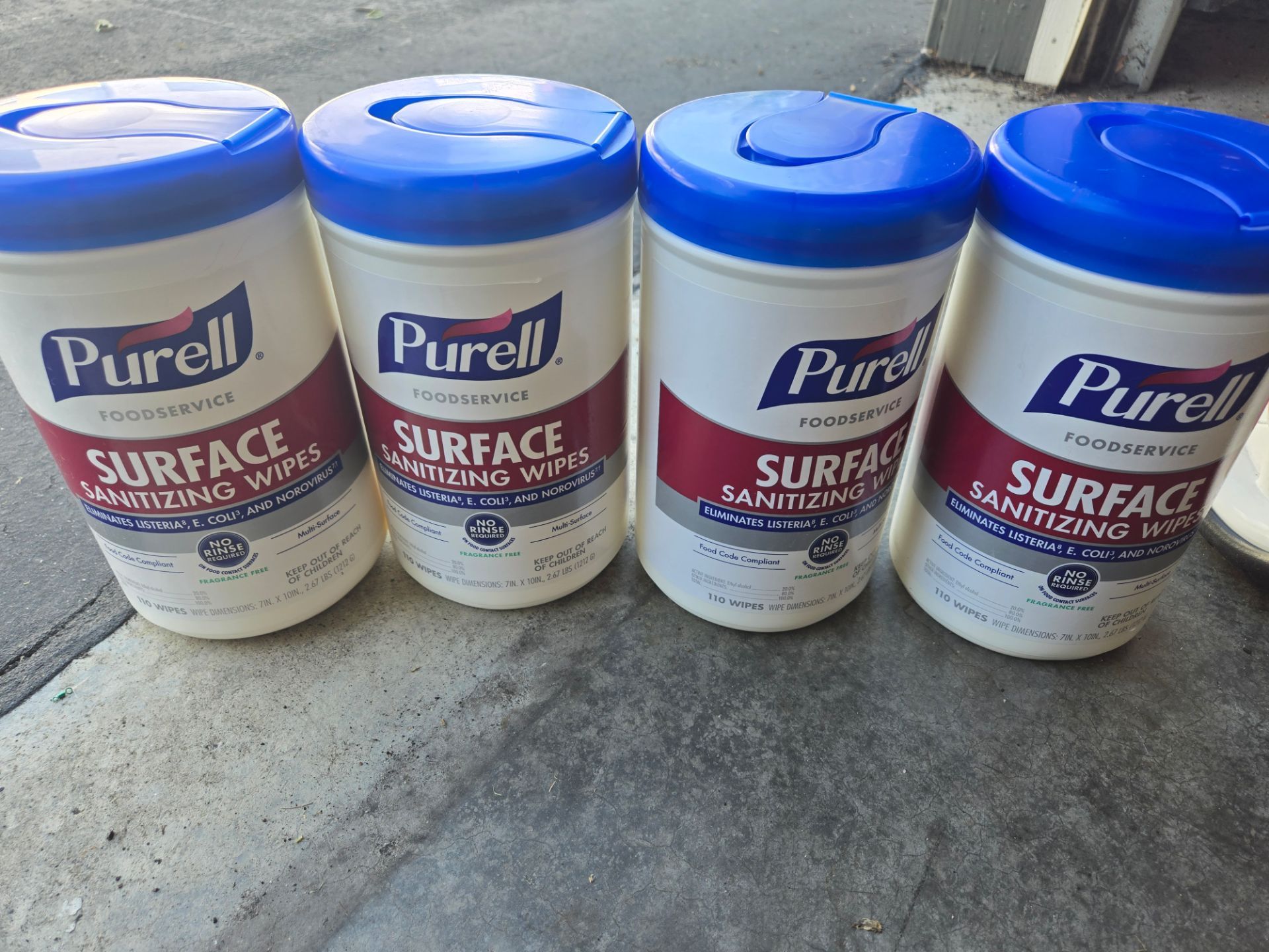 PURELL Foodservice Surface Sanitizing Wipes, Fragrance Free, 110 Count Canister, 7"x 10" Wipes x4