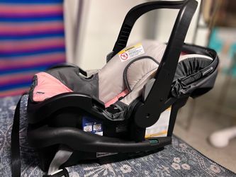 Baby Trend Baby Car Seat with Winter/Rain cover - pink flowers