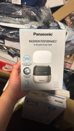 Panasonic Swipe Right Travel Shaver for Women, Portable Electric Razor with USB-C Charging, 3-Blade Cutting System for Dry or Wet Use - ES-CM3A-W