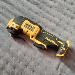DEWALT XTREME 12-volt 
Oscillating Multi-Tool