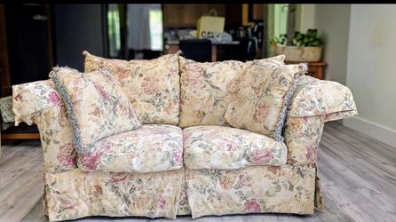 2 Pieces Sofa Set / One 3 Seater And Another 2 Seater