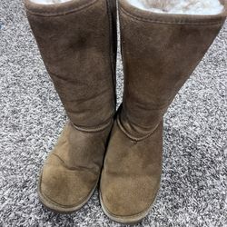 Women’s Size 6 Bearpaw Snow Boots