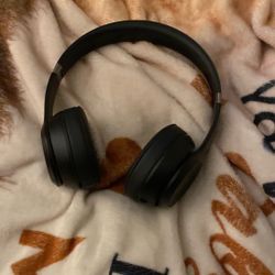 Beats brand new got the case too