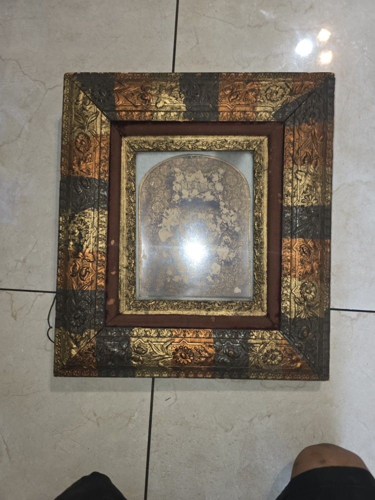 Antique Ornate Gilt Wood Frame w Vintage Floral Print 18” x 16