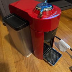 Nespresso Coffee and Expresso Machine