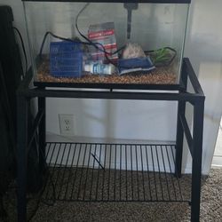 10  GALLONS   FISH TANK 