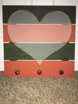 Cute piece. Heart comes off so it can be easily painted a different color 3 hooks