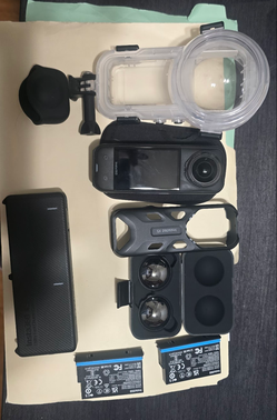 Insta360 X5 8K 360 camera in very good condition. Selling as a complete bundle.