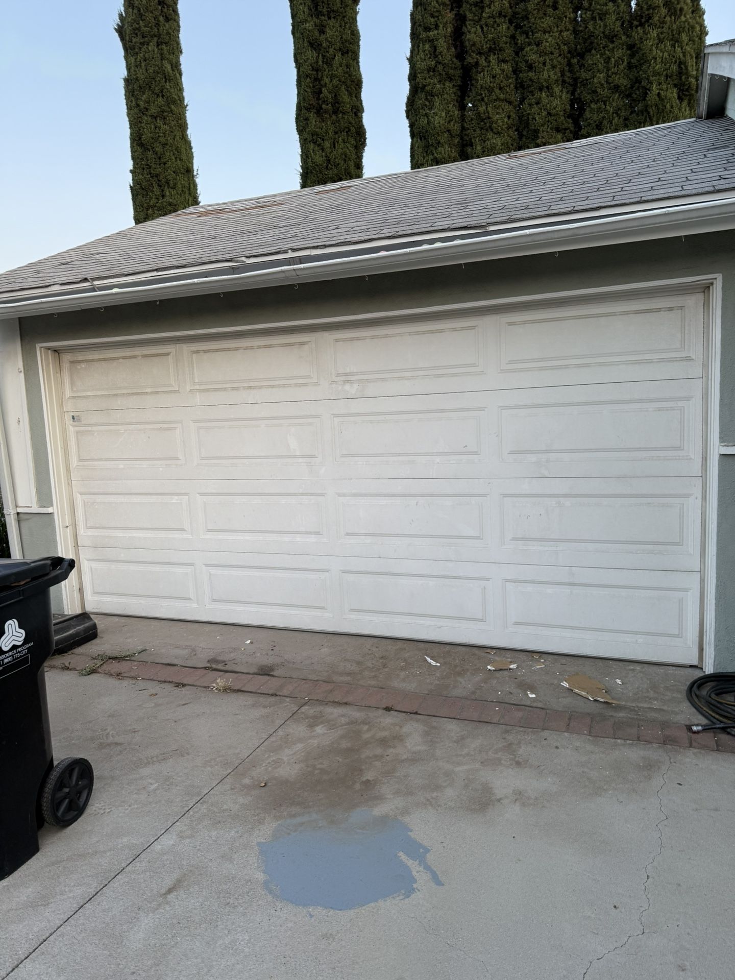 Detached Garage with Manual Roll-Up Door – Great for Storage or Project Use