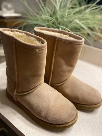 Tan Suede Leather Sherpa Lined Winter Boots Women's size 9 or Mens 7