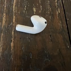 AirPod 4th Gen (right side)
