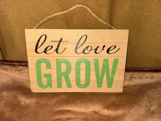 “Let Love Grow”’ wooden hanging sign