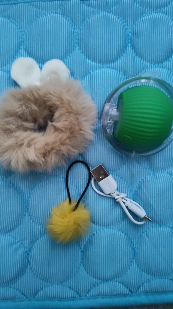 Interactive Green Cat Toy with Fluffy Attachments
