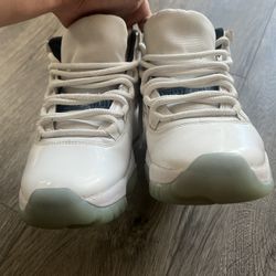 Jordan 11 Legend Blues Size 8.5
