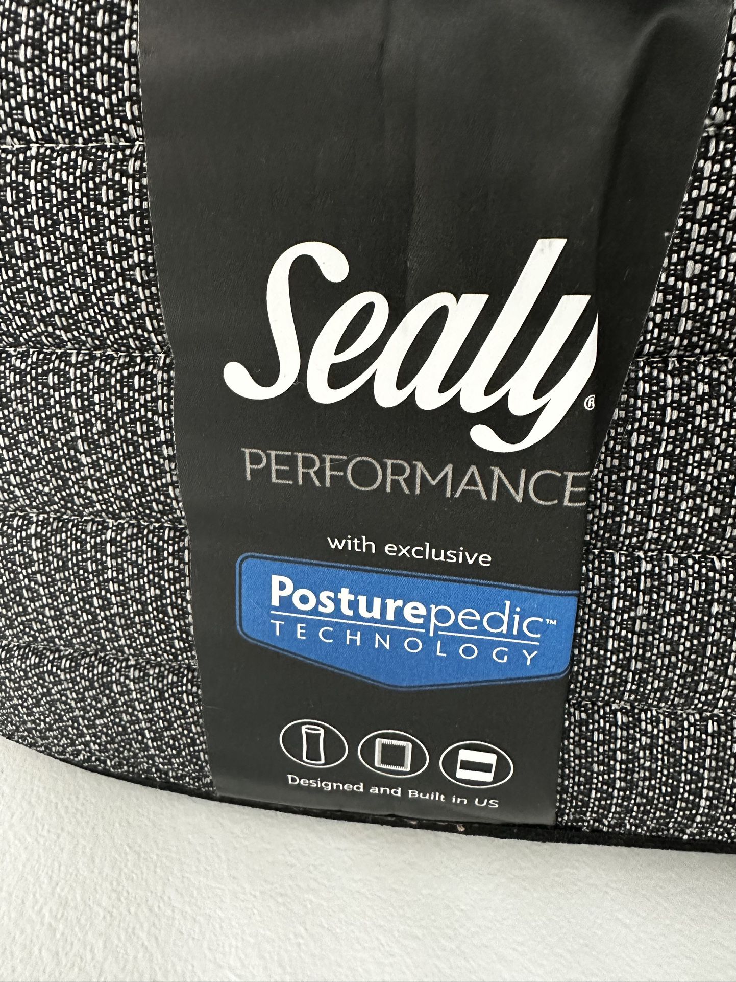 Queen Size Sealy Performance Posturepedic 