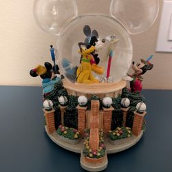 Disney Snowglobe Mickey