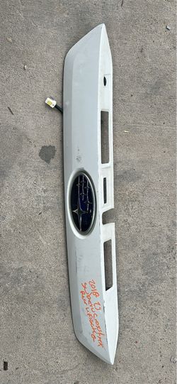 2018-2023 SUBARU CROSSTREK REAR LIFTGATE GARNISH OEM 91111FL000