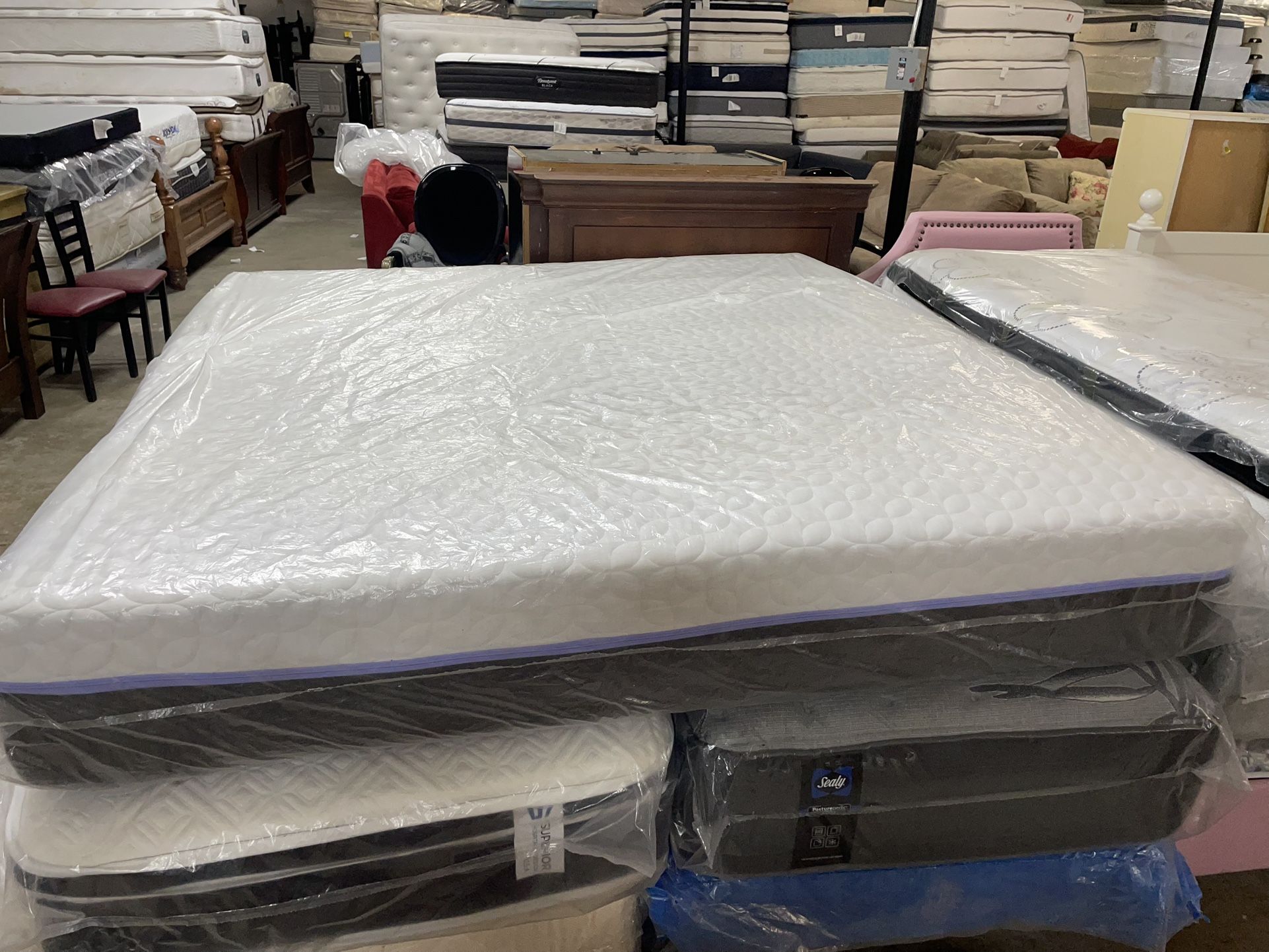 MEMORY FOAM  KING SIZE MATTRESS AND BOX SPRING FREE DELIVERY 🚚 