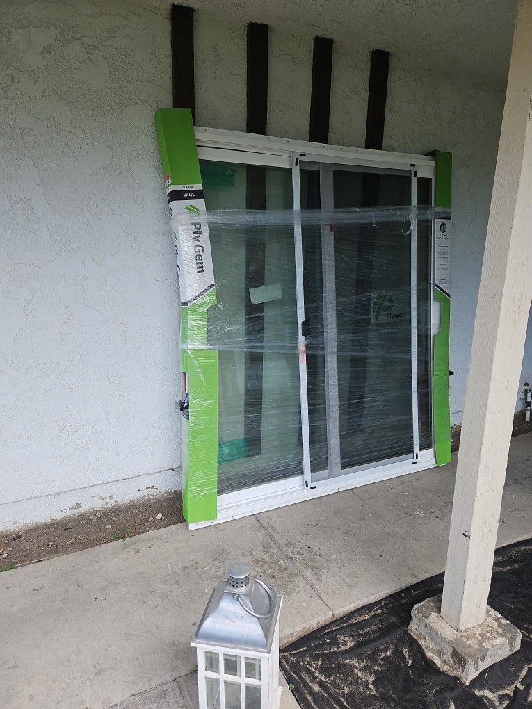 Ply Gem Sliding Glass Door XO 71 1/2 x 79 1/2 for Sale in Laguna Niguel