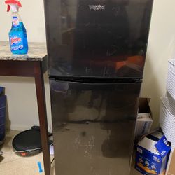 Mini Fridge Whirlpool 4.6 Cu Ft