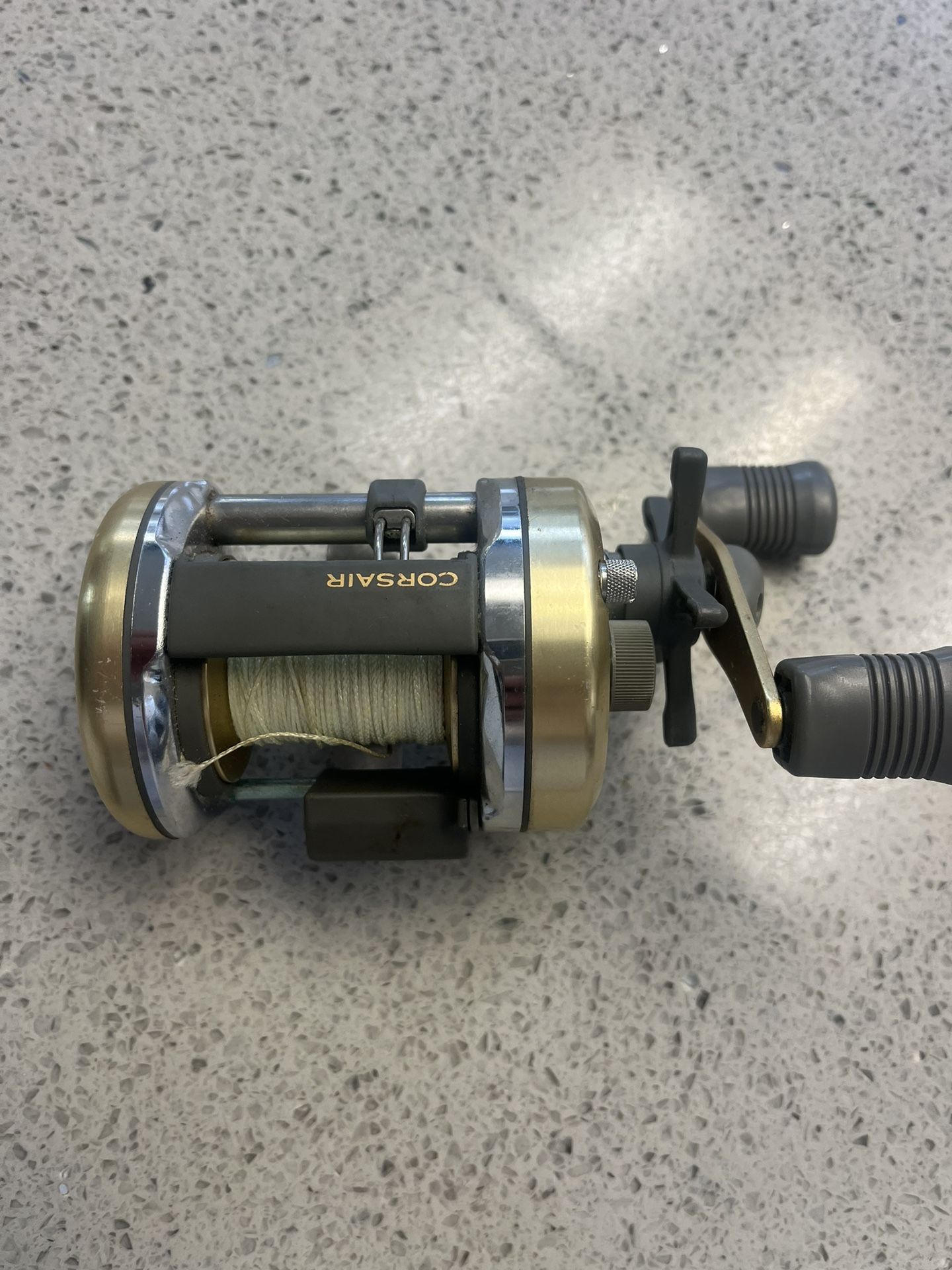 Shimano Corsair 400 Right Hand Fishing Reel