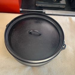 Vintage Lodge 14” Cast Iron  Camping Footed Dutch Oven