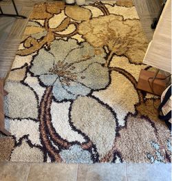 Beautiful floral print area rug