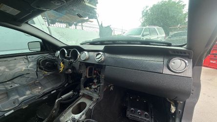 2005-2009 Ford Mustang cluster and dash