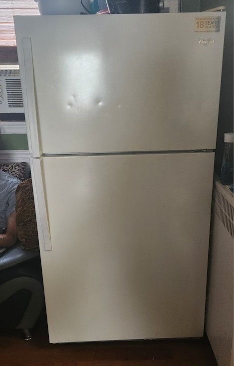 Used Whirlpool Top Freezer Refrigerator - Works Great! Needs To Go FAST!