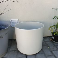 Large heavy porcelain pot for plants, indoors or outdoors