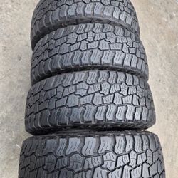 37X12.50/R20 Mikey Thompson con 80% de vida las 4 They all have 80% of their life remaining.