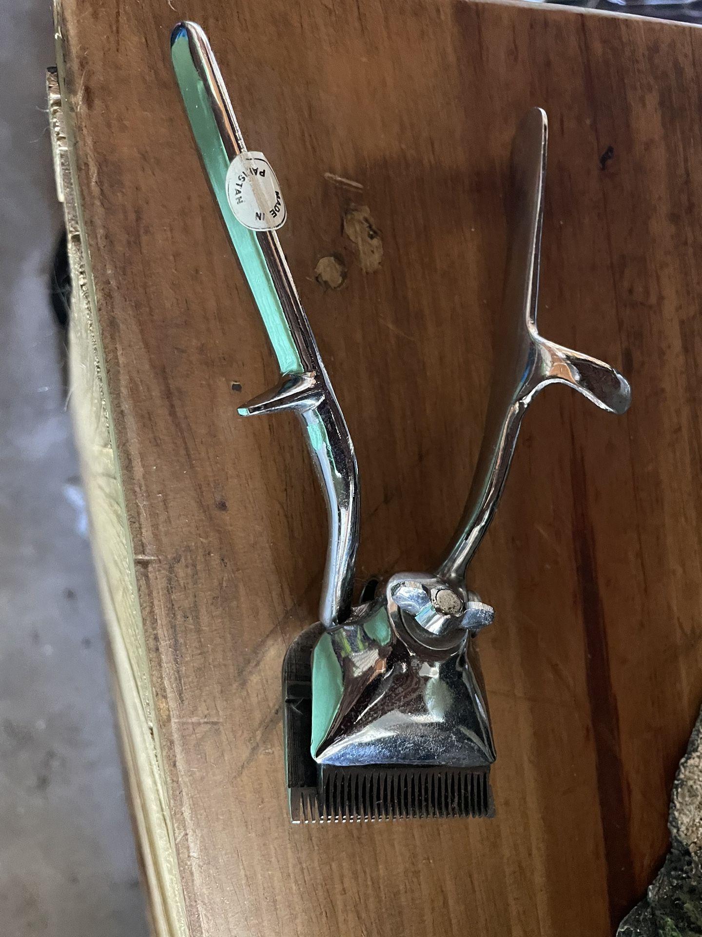 Manual clippers.