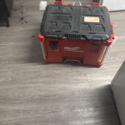 Milwaukee Box