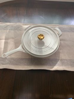 Cast iron skillet
