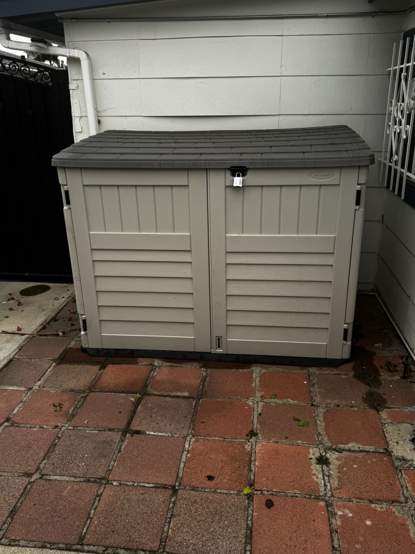 Shed PENDING PICK UP