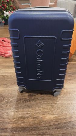 Columbia (carry On )suit Case