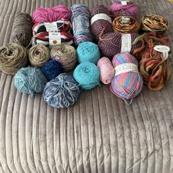 Various lot of yarn