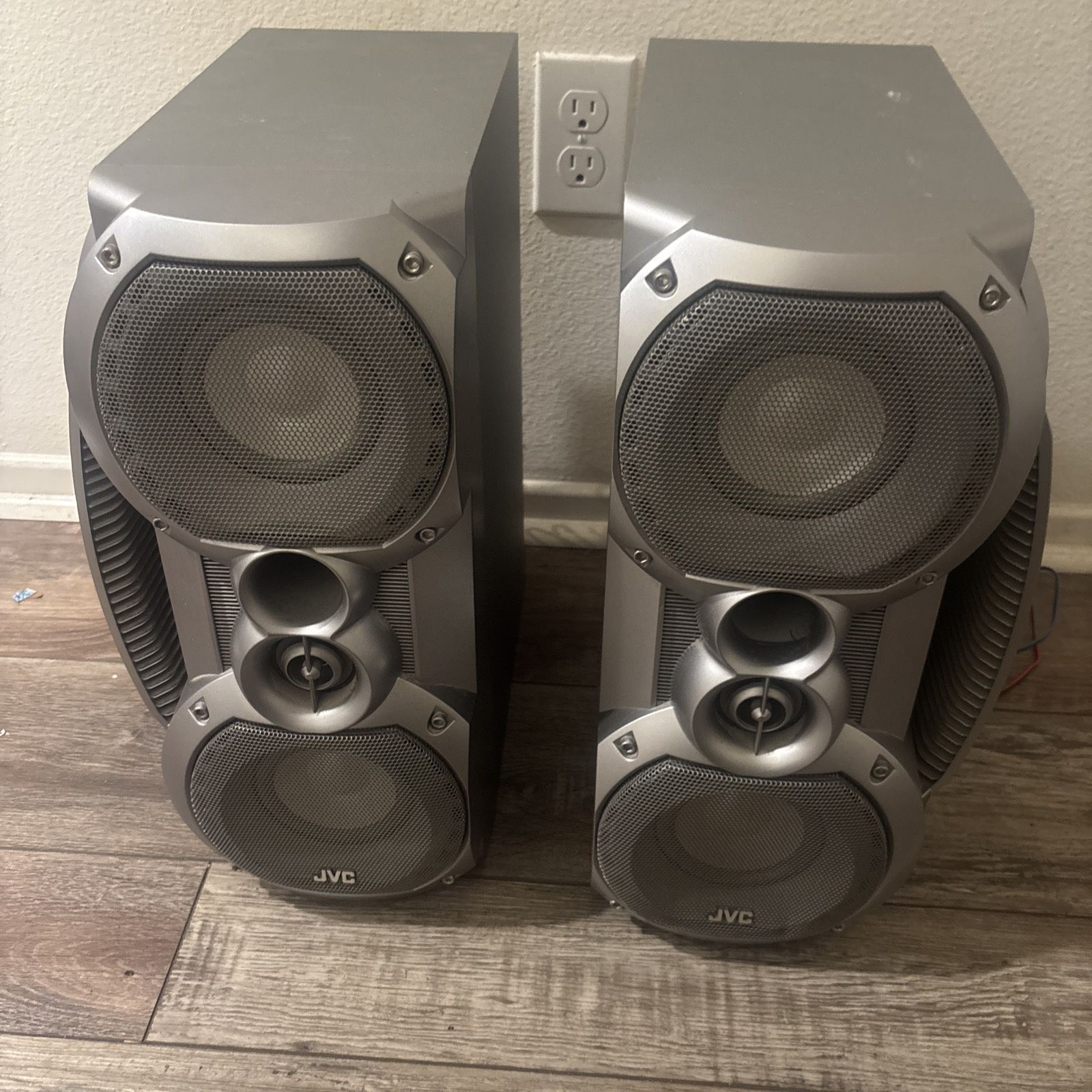 JVC SP-HXZ10 75 watt 3 ways Speakers MAIN Channel 160 Subwoofer Speakers PAIR