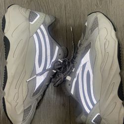Yeezy 700 V2 - Static - Size 4.5