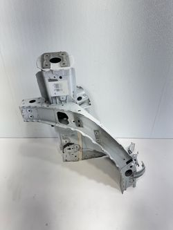(856) 17-25 Cadillac Xt5 Left Frame Leg 2017 2018 2019 2020 2021 2022 2023 2024 2025