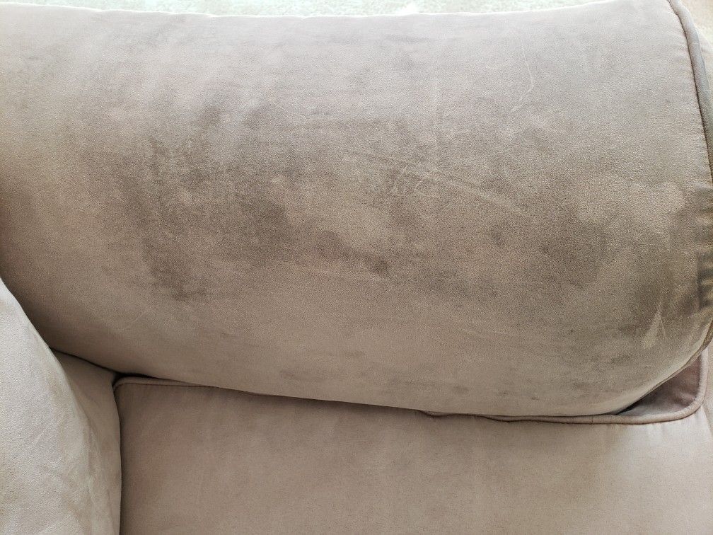 Rooms To Go Sofa With Easygoing Cover