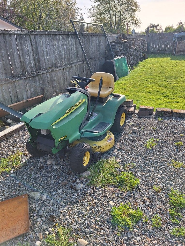 John Deere LT 133