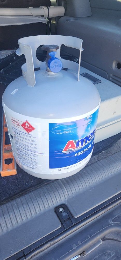 FULL BRANDNEW 100% PROPANE TANK THE PRICE IS FIRM