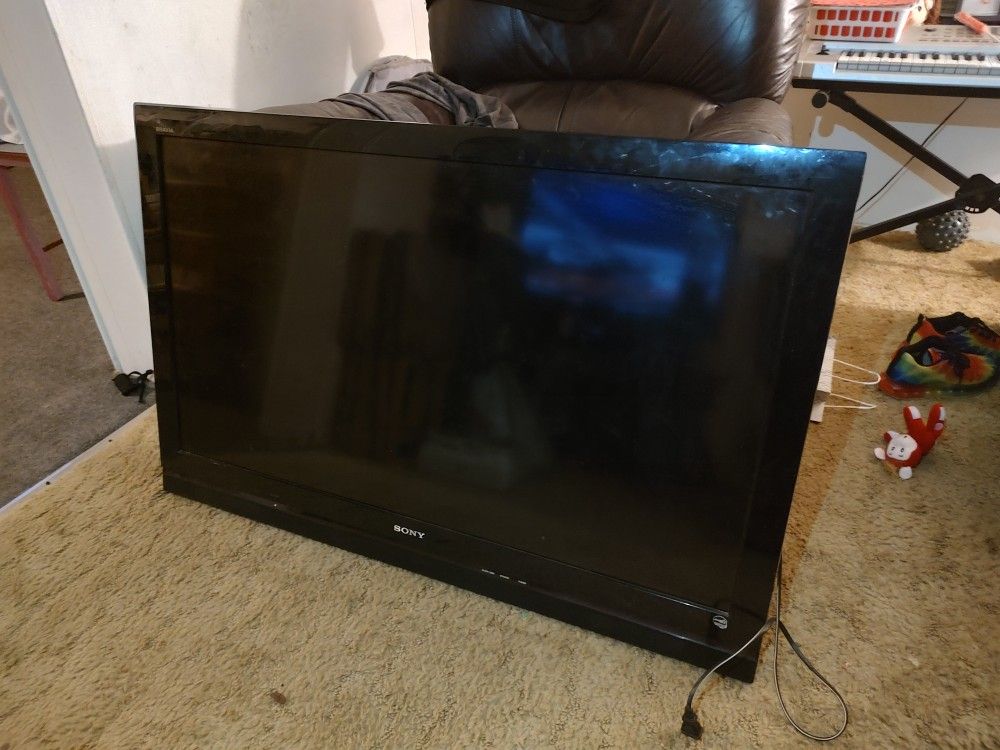 Sony 46" Inch tv and Naxa Bluetooth Sound Bar Works Great