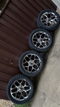 22” Chrome Snowflakes on 33x12.50R22 All Terrain Tires