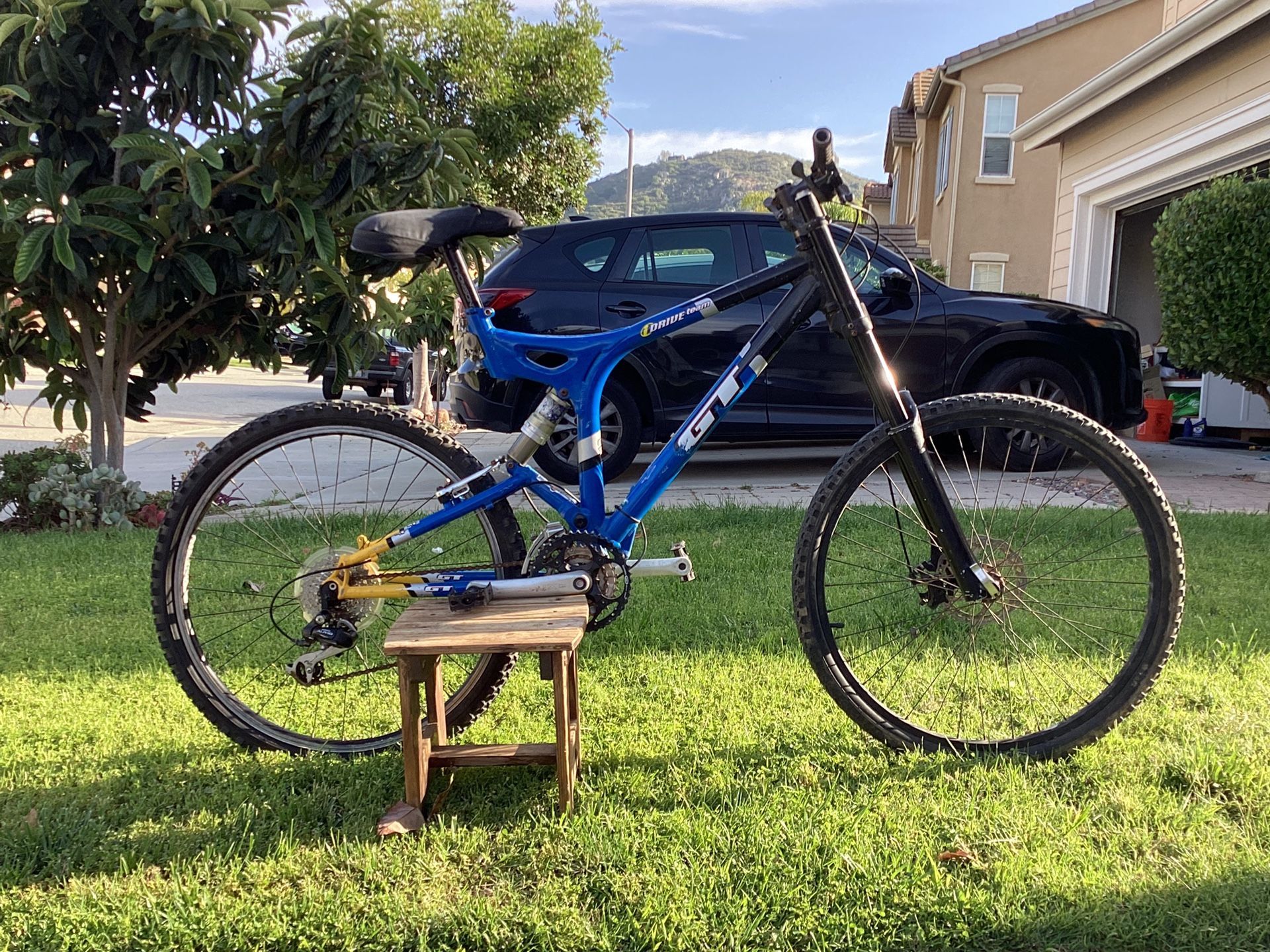 GT Full Suspension Mountain Bike I-Drive Team 26”