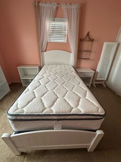 Bedroom set with mattress