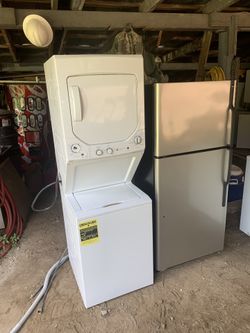 GE STACKABLE WASHER /dryer Combo