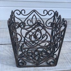 Southern Living Rosedale Ornate Wrought Iron Wire Plant or Candle Holder 6.25”