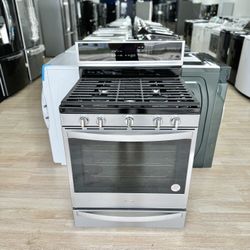 New Whirlpool 5.8 cu. ft. Smart Freestanding Gas Range WFG975H0HZ 